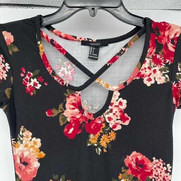 Forever 21 Criss-Cross Black Floral Print Short Sleeve Pullover Mini Dress Small - Picture 4 of 10